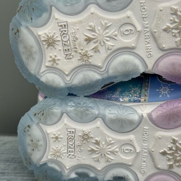 Disney’s Frozen 2 Anna & Elsa Toddler Girl’s Light-up Shoes Light Blue Size 6 - Picture 8 of 9